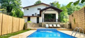 Havuzlu ve Şömineli Doğa İçinde Tam Müstakil Villa